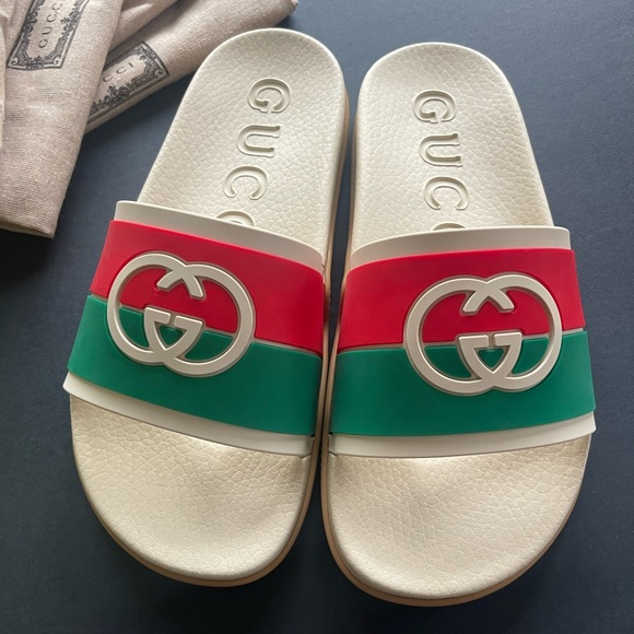 New Gucci GG Interlocking Logo Rubber Sandals - Picture 3 of 16